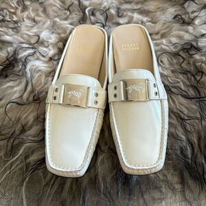 Stuart Weitzman Eggshell White patent leather moccasin Sz 7.5 “Dalmatian" buckle